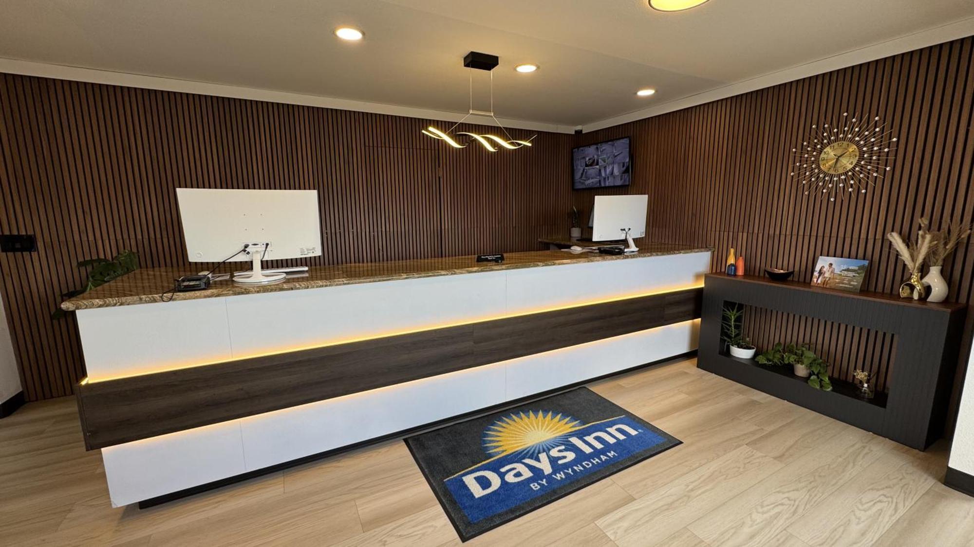 Days Inn By Wyndham Ridgecrest Near China Lake Naval Station Exterior photo